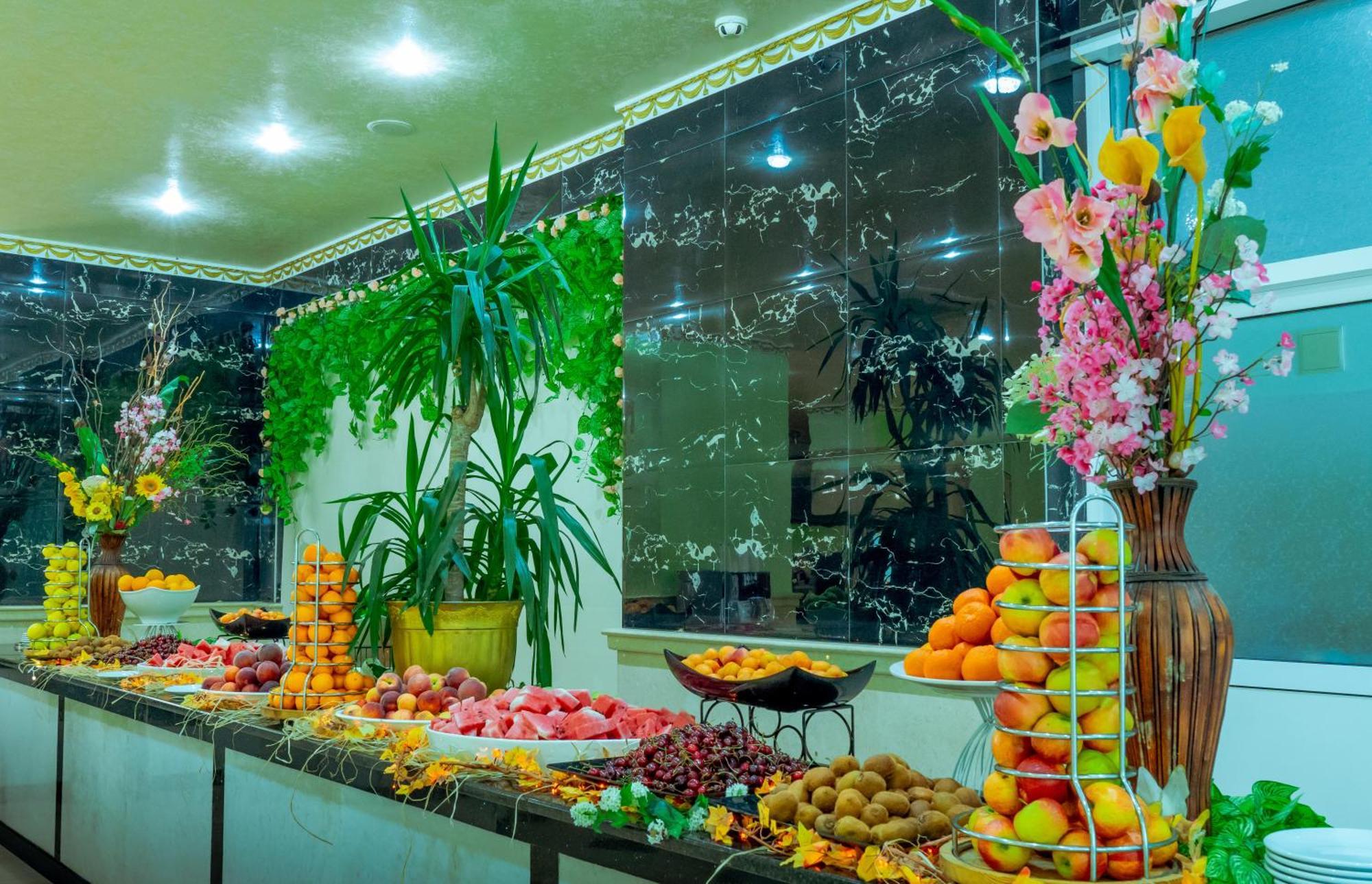 Planeta Hotel & Aquapark Free Beach Access Sluneční pobřeží Exteriér fotografie Fruit buffet